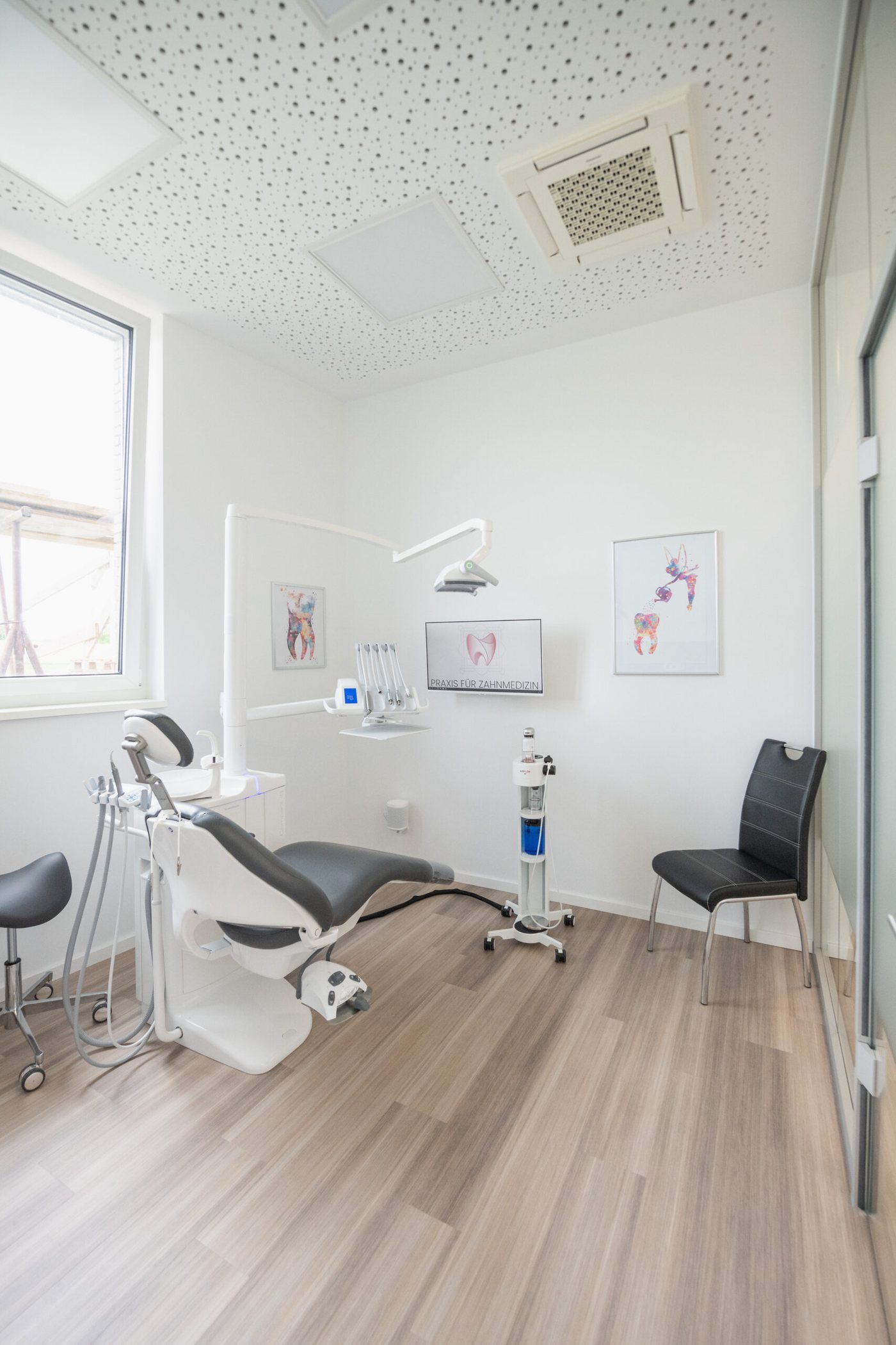 Behandlungszimmer der Praxis Dr. Linda Seitter-Fink